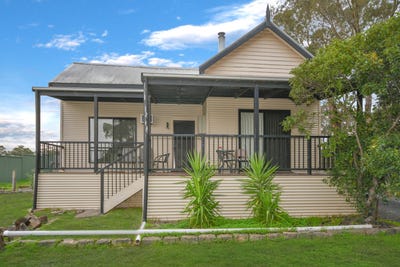 /international/au/118-newington-road-stawell-vic-151404424/