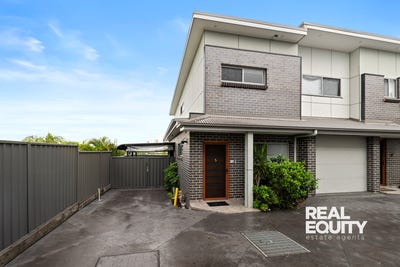 /international/au/5-8-10-goldfinch-street-moorebank-nsw-150918592/