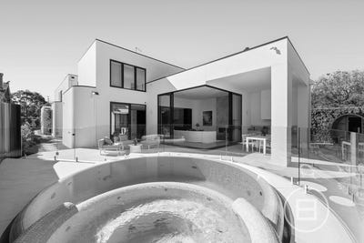 /international/au/84-south-road-brighton-vic-151065372/