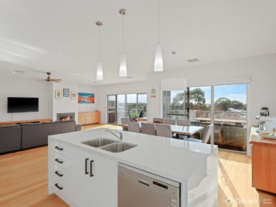 /international/au/18-water-view-rise-cowes-vic-148286920/