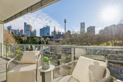 /international/au/71-68-sir-john-young-crescent-woolloomooloo-nsw-151786636/