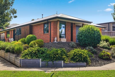 /international/au/19-willow-grove-leongatha-vic-151340316/