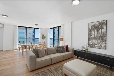 /international/au/802-41-labrador-street-labrador-qld-148393672/