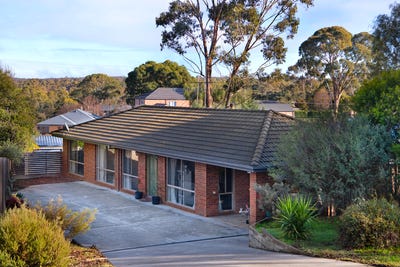 /international/au/13-carol-street-castlemaine-vic-148504700/