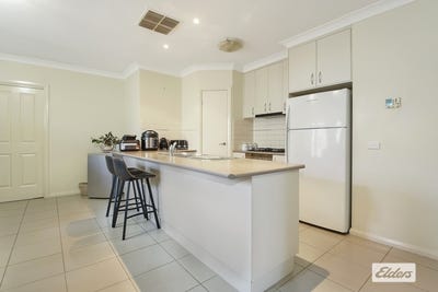 /international/au/1-56-russell-street-howlong-nsw-151537984/