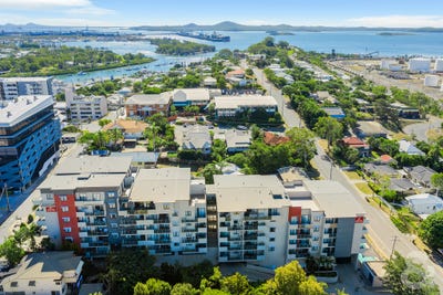 /international/au/607-52-oaka-lane-gladstone-central-qld-151229864/