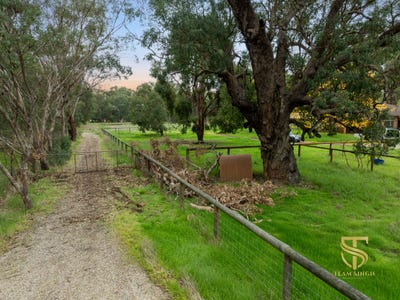 /international/au/54-leaver-way-cardup-wa-204516660/
