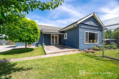 /international/au/37-sydney-road-beechworth-vic-152689924/
