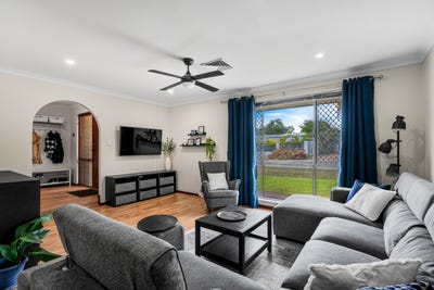 /international/au/23-illawong-way-kingsley-wa-151293740/