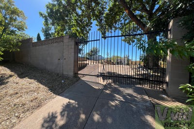 /international/au/12-bakhash-street-mount-isa-qld-204529264/