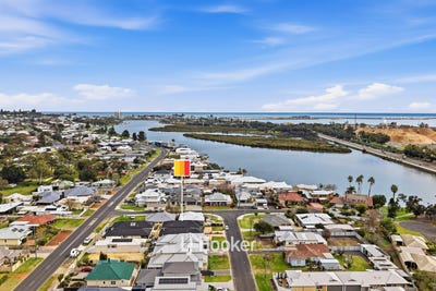 /international/au/4a-taunton-street-east-bunbury-wa-152126340/