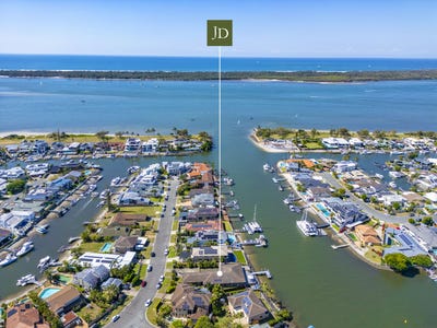 /international/au/18-markham-avenue-runaway-bay-qld-150938508/