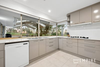 /international/au/21-sierra-chase-leeming-wa-152419792/