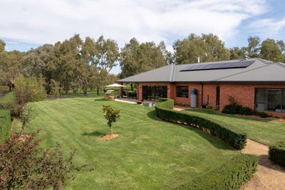 /international/au/8-drovers-court-mansfield-vic-150740712/