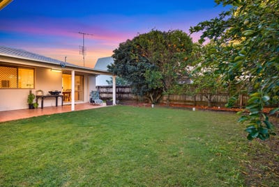 /international/au/63-lapoinya-crescent-warana-qld-152031100/
