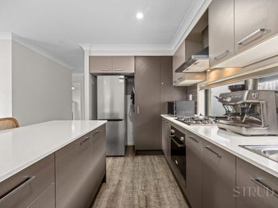 /international/au/15-stanicki-circuit-bellbird-park-qld-152327796/