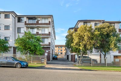 /international/au/10-35-39-york-street-fairfield-nsw-152644520/