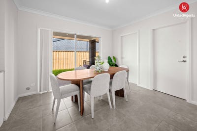 /international/au/lot-1101-unit-2-pioneer-drive-carnes-hill-nsw-152685924/