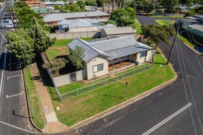 /international/au/19-east-street-dubbo-nsw-151445224/