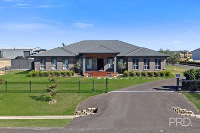 /international/au/25-rodeo-drive-tamworth-nsw-150952216/