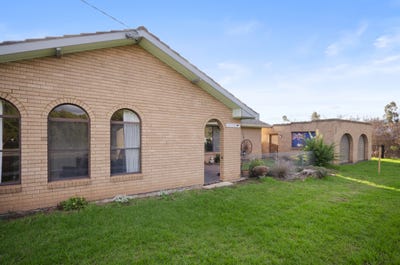/international/au/46-48-coach-street-wallabadah-nsw-151416828/