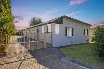 /international/au/19-richard-avenue-queanbeyan-nsw-151118492/