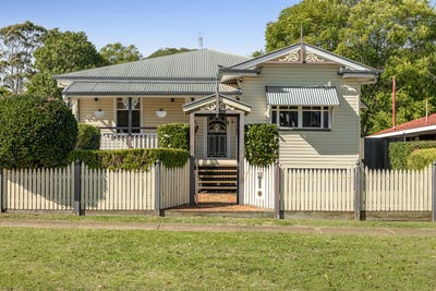 /international/au/52-llewellyn-street-centenary-heights-qld-151381456/