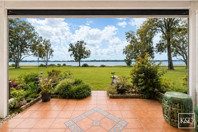 /international/au/17a-16-spinnaker-drive-sandstone-point-qld-151077000/