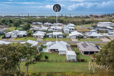 /international/au/24-deering-place-innes-park-qld-151256756/