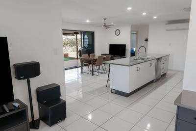 /international/au/23-neville-drive-branyan-qld-152077832/