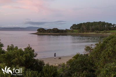 /international/au/84-pipe-clay-esplanade-cremorne-tas-152000468/