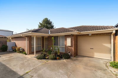 /international/au/2-4-greenlaw-crescent-berwick-vic-152608768/