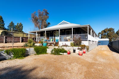 /international/au/18-brown-street-castlemaine-vic-148462540/