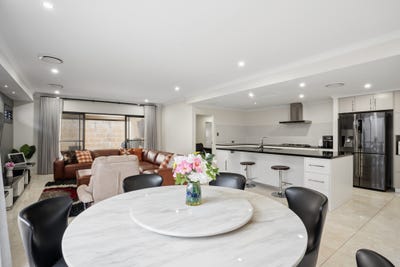 /international/au/10-edgbaston-road-meadow-springs-wa-152180712/