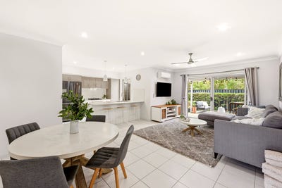 /international/au/2-6-rise-circuit-pacific-pines-qld-152666160/