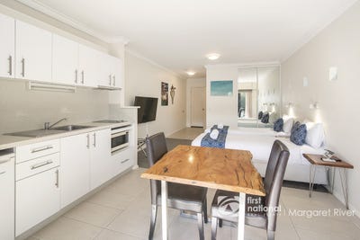 /international/au/101-1-resort-place-gnarabup-wa-151258924/