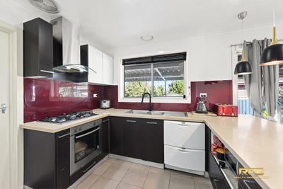 /international/au/5-jacana-ct-sunshine-north-vic-148084908/