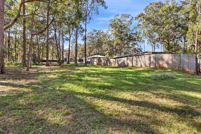 /international/au/4-lawson-street-russell-island-qld-204642180/
