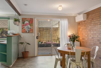/international/au/8-248-james-street-harristown-qld-151371148/