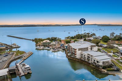 /international/au/10-6-12-auster-street-redland-bay-qld-148704276/