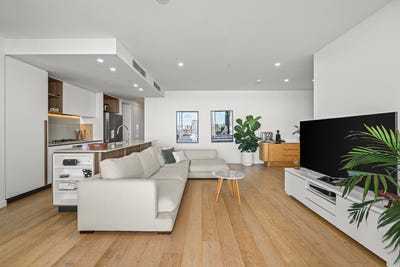 /international/au/505-43-peerless-avenue-mermaid-beach-qld-151394020/
