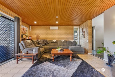 /international/au/62-aminya-street-mansfield-qld-152423420/
