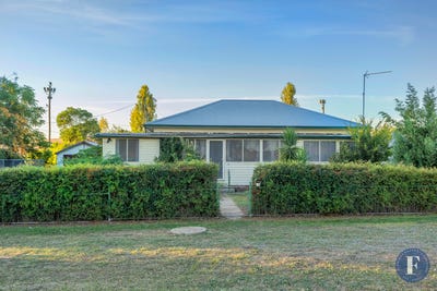 /international/au/26-bourke-street-cowra-nsw-151130496/