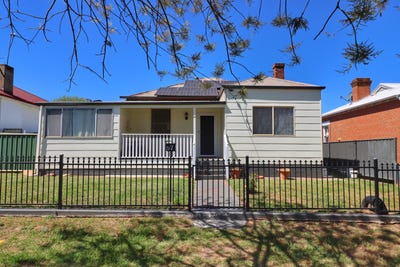/international/au/57-redfern-street-cowra-nsw-152539128/