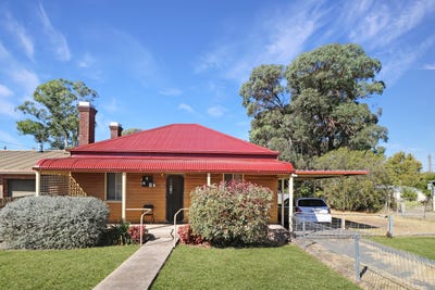 /international/au/35-manns-lane-glen-innes-nsw-151294108/