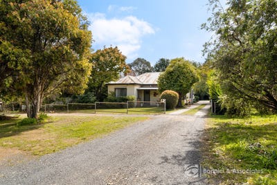 /international/au/19-victoria-road-beechworth-vic-150859952/