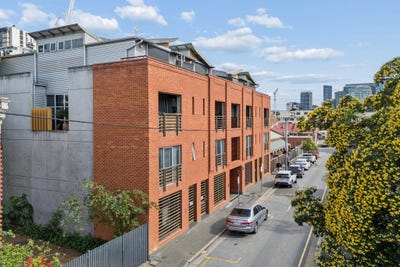/international/au/2-21-russell-street-adelaide-sa-152613508/