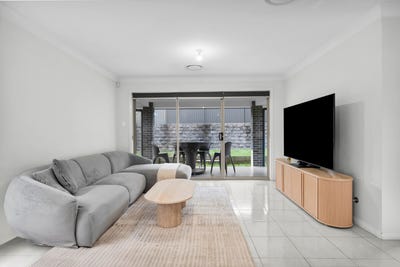 /international/au/40-coral-flame-circuit-gregory-hills-nsw-152473312/