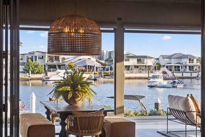 /international/au/22-nirvana-court-runaway-bay-qld-151202216/