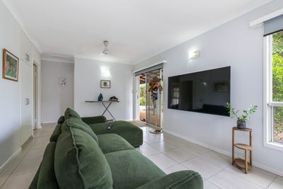 /international/au/33-muckaninnie-court-moulden-nt-152604868/